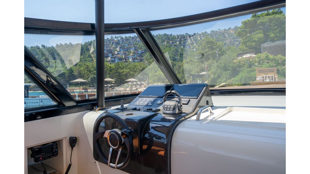 Phantom Motor Yacht (849)