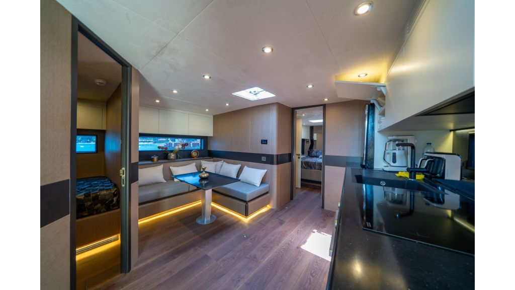 Phantom Motor Yacht (853)