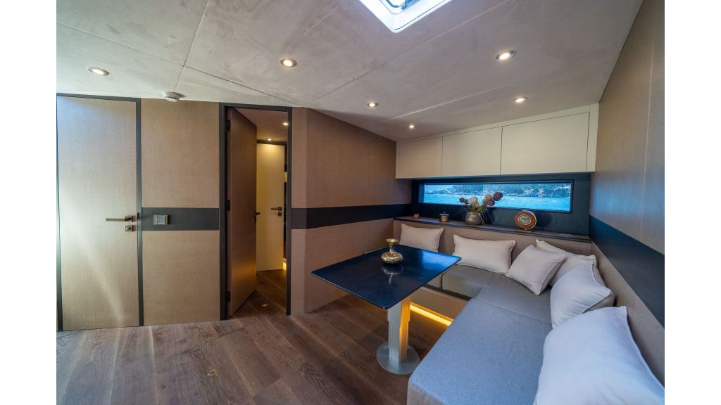 Phantom Motor Yacht (854)