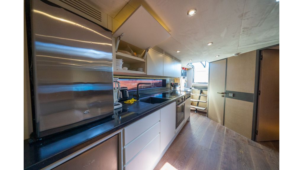 Phantom Motor Yacht (856)