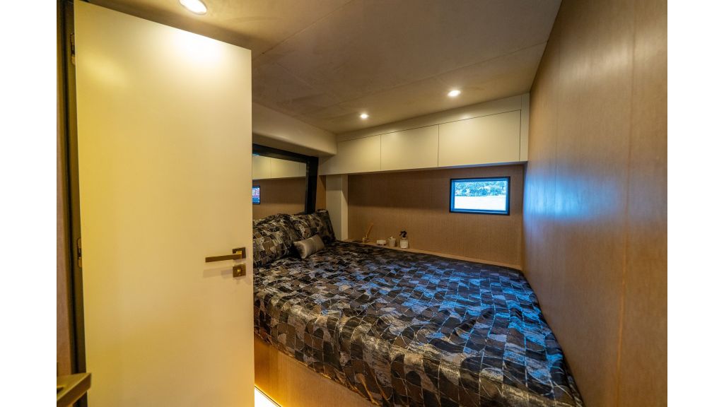 Phantom Motor Yacht (857)