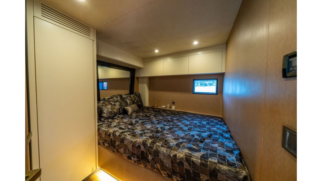 Phantom Motor Yacht (858)