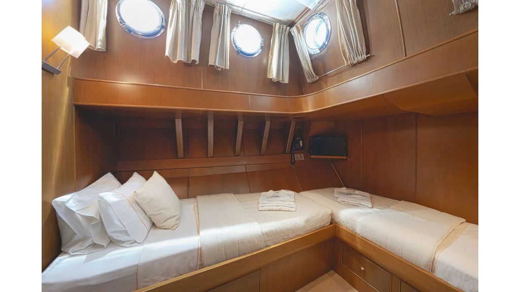 Arktos Motor Sailer (042)