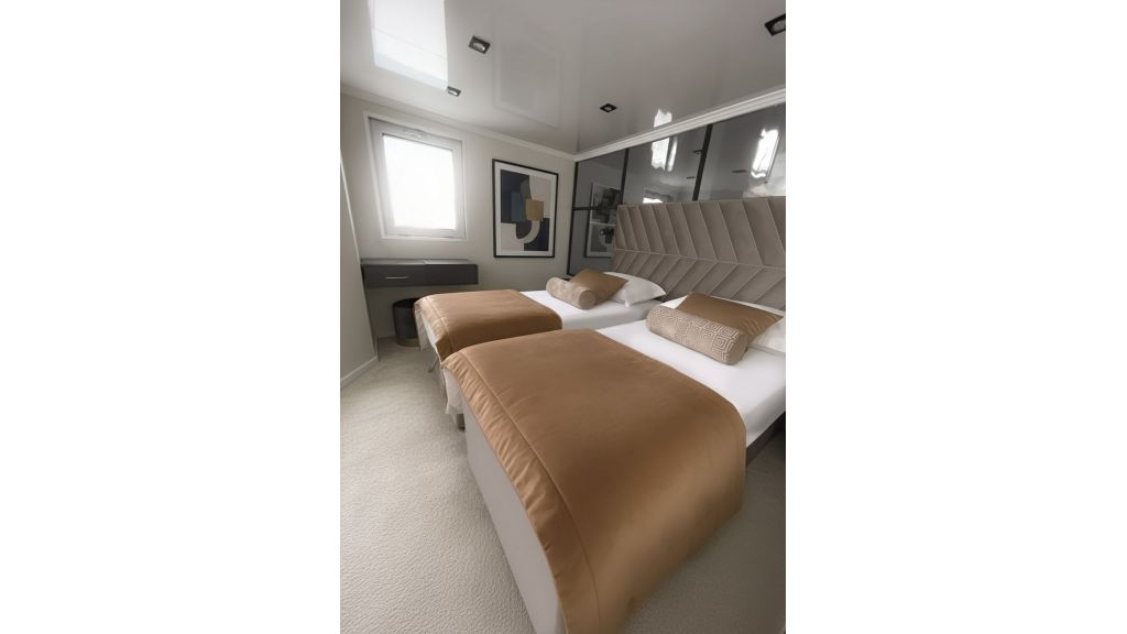 Motor Yacht Premier (016)