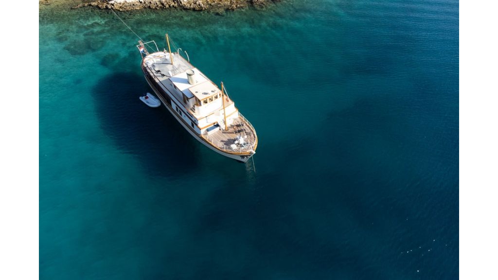 Classic Motor Yacht Gallant (003)