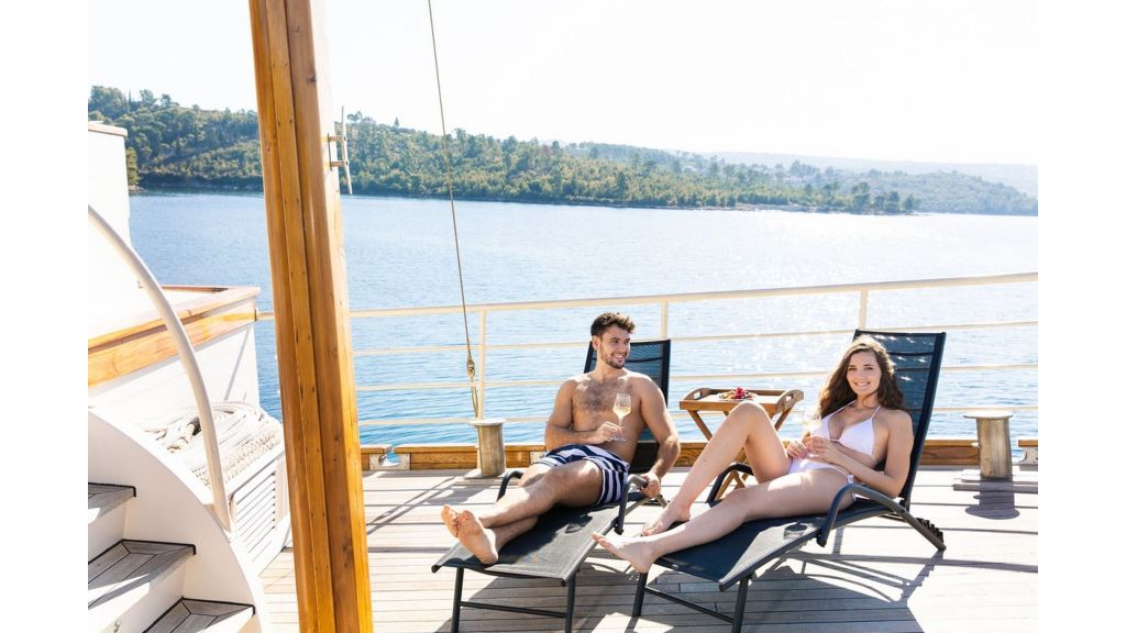 Classic Motor Yacht Gallant (011)