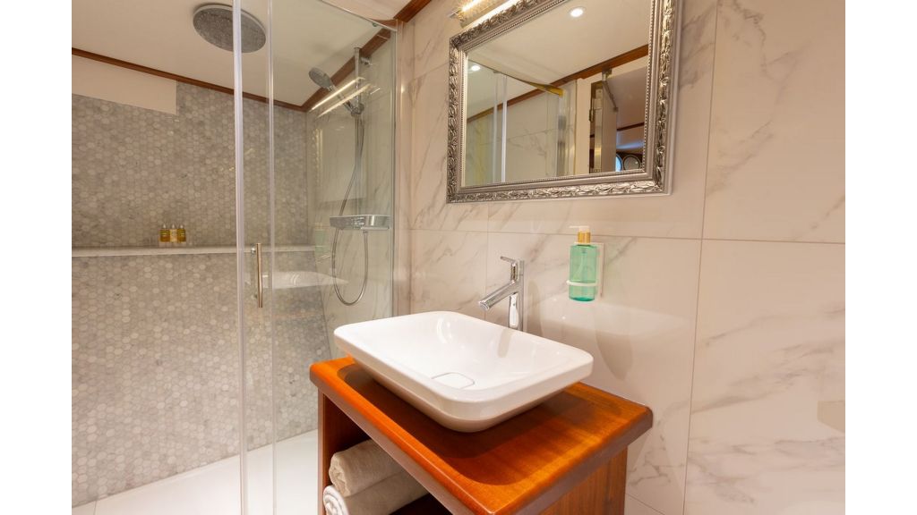 Classic Motor Yacht Gallant (012)