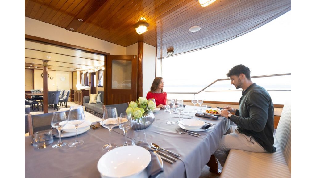 Classic Motor Yacht Gallant (017)