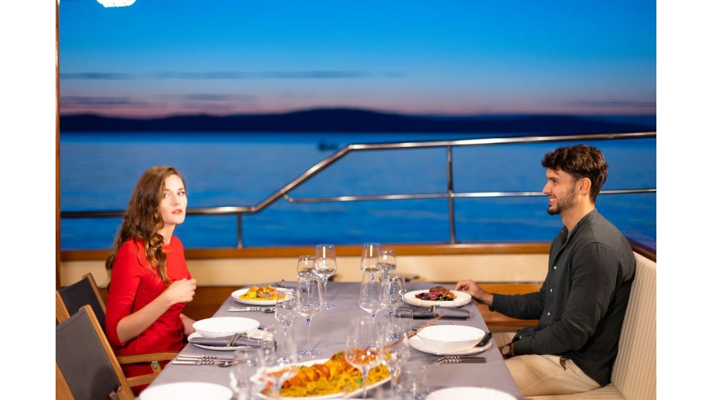 Classic Motor Yacht Gallant (019)