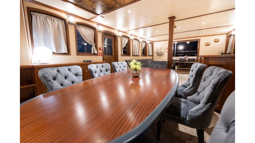 Classic Motor Yacht Gallant (021)