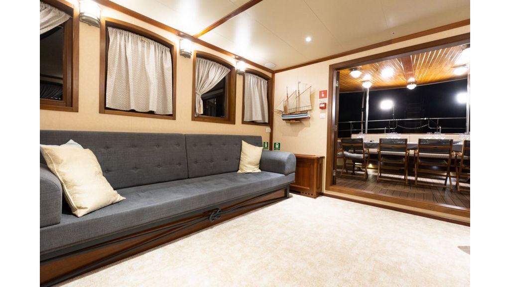 Classic Motor Yacht Gallant (023)