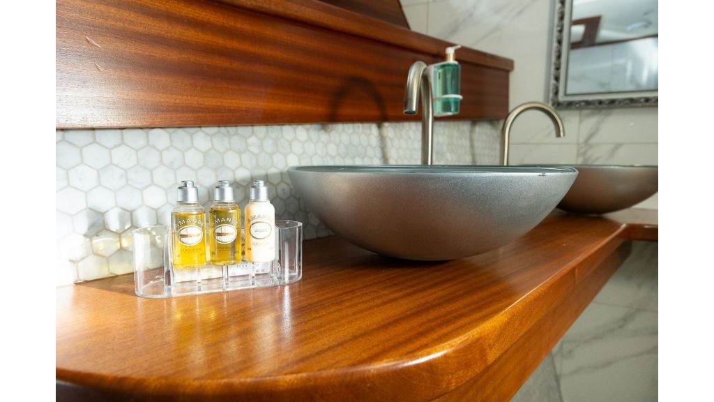 Classic Motor Yacht Gallant (026)