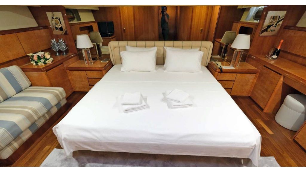 Motor Yacht Falcon 80 (024)