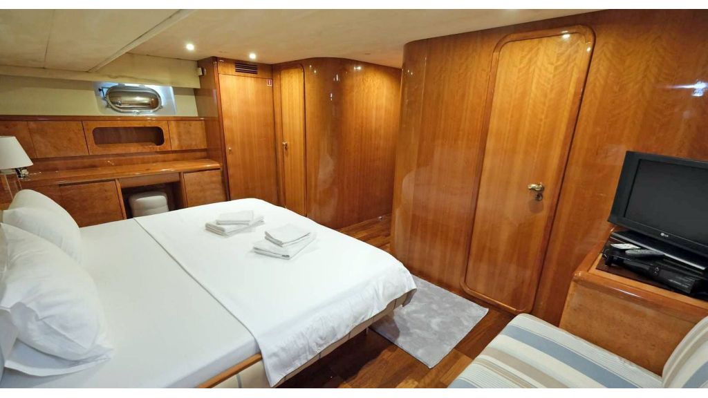 Motor Yacht Falcon 80 (025)