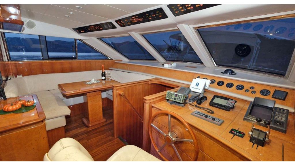 Motor Yacht Falcon 80 (033)