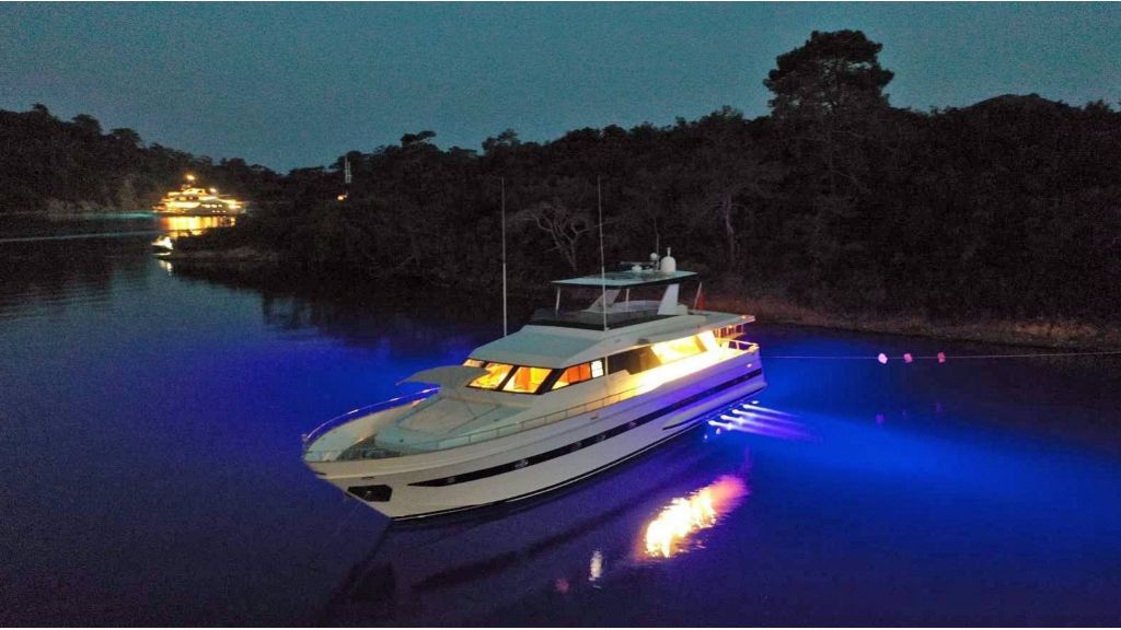 Motor Yacht Falcon 80 (038)