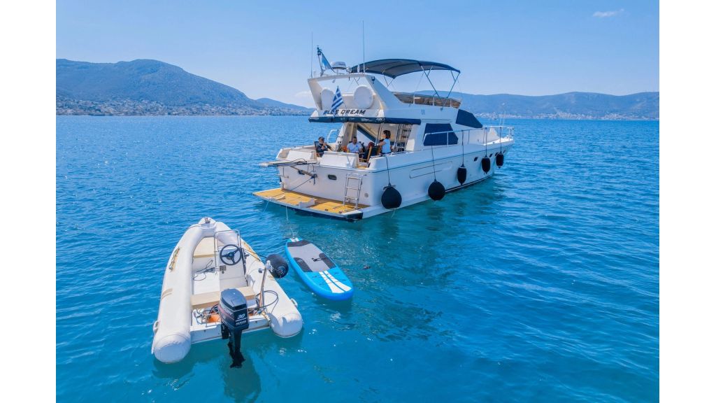 Blue Dream Motor Yacht (005) master