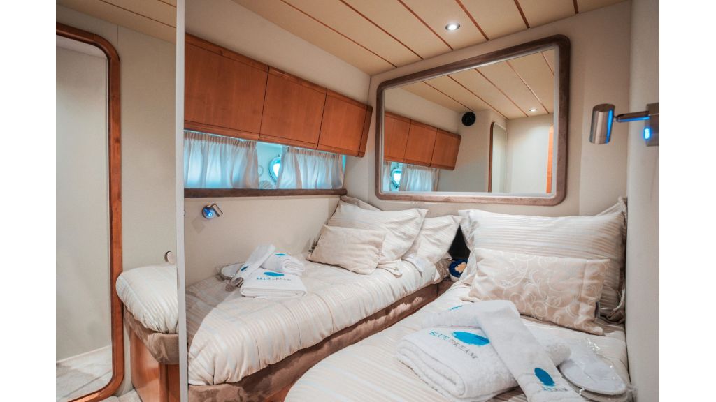 Blue Dream Motor Yacht (007)