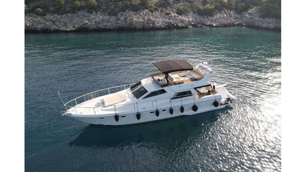 Blue Dream Motor Yacht (009) master