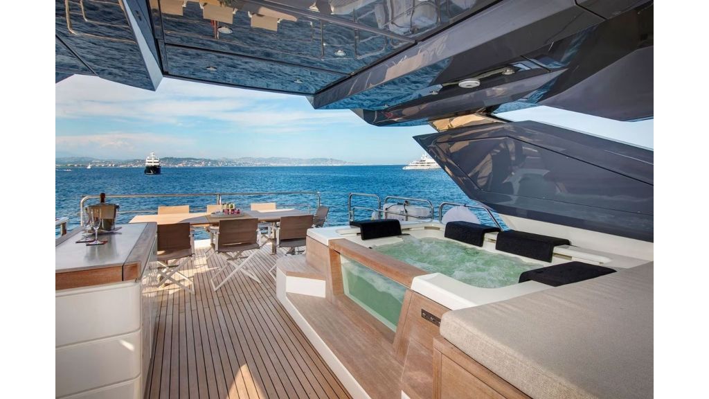 Esmeralda of the Seas Yacht for Sale (004)