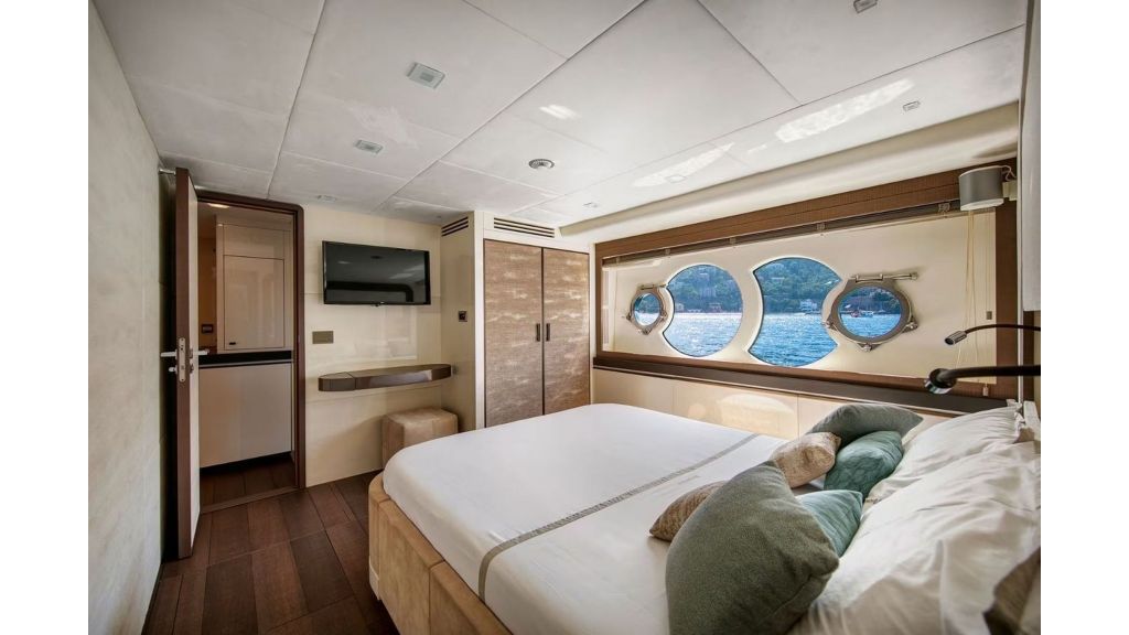 Esmeralda of the Seas Yacht for Sale (013)