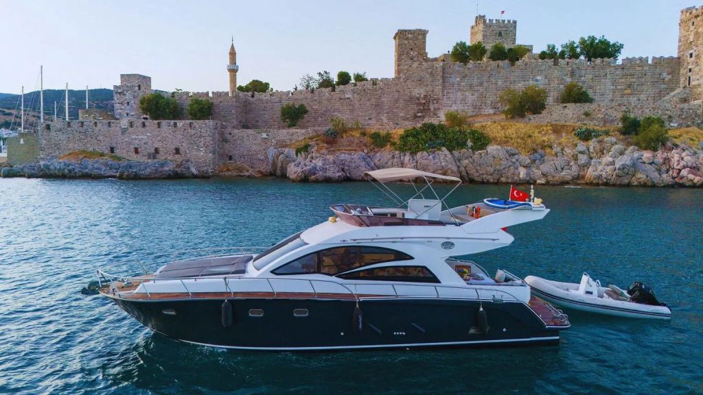 Exclusive Motor Yacht Moonlight (006)
