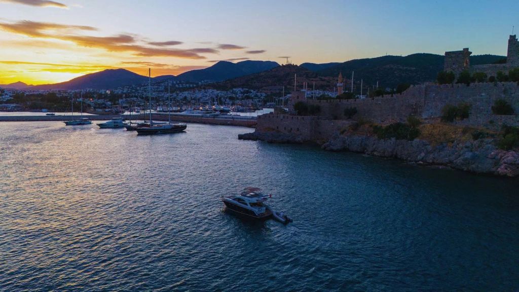 Exclusive Motor Yacht Moonlight (007)