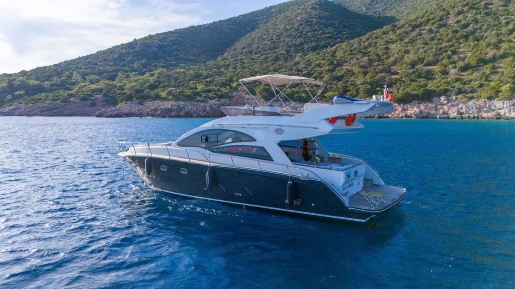 Exclusive Motor Yacht Moonlight (010)