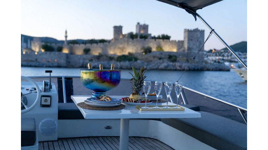 Exclusive Motor Yacht Moonlight (013)