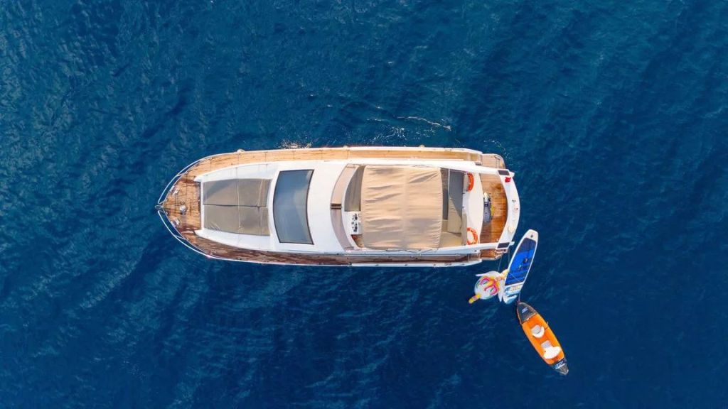 Exclusive Motor Yacht Moonlight (015)