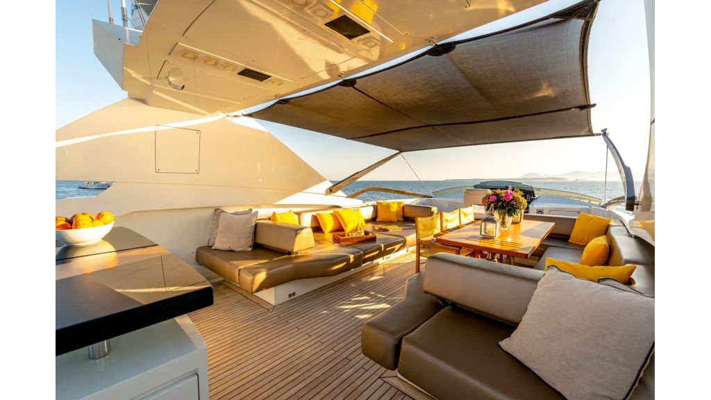 Quantum Motor Yacht (004)