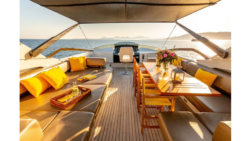 Quantum Motor Yacht (005)