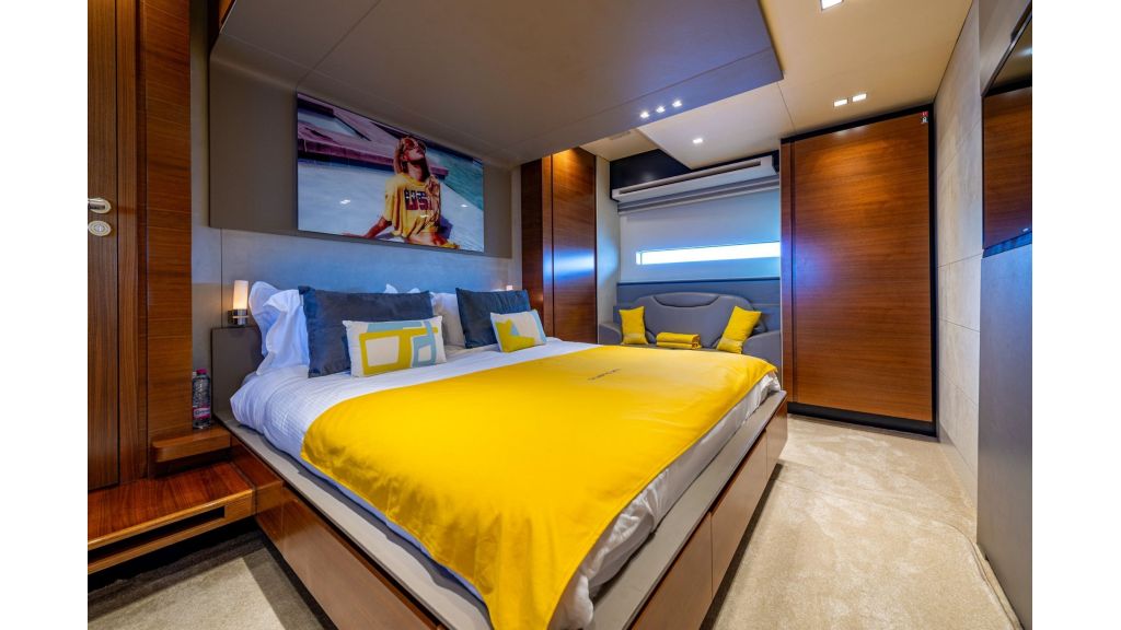 Quantum Motor Yacht (007)