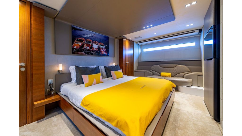 Quantum Motor Yacht (010)