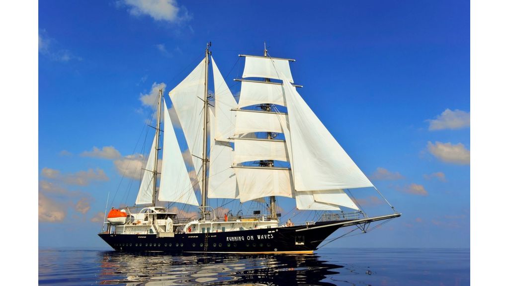 Running On Waves Yacht for Sale (004)