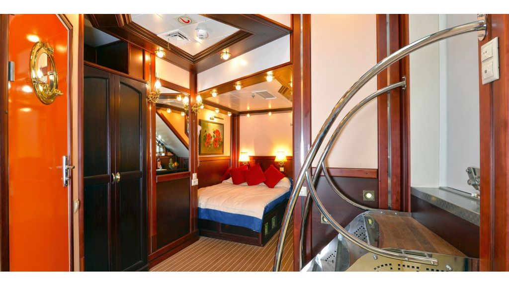 Running On Waves Yacht for Sale (008)