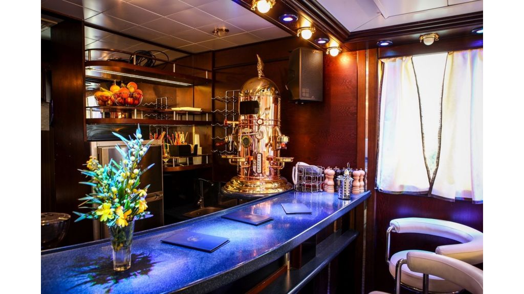 Running On Waves Yacht for Sale (018)