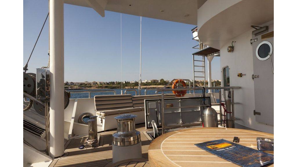 Running On Waves Yacht for Sale (021)