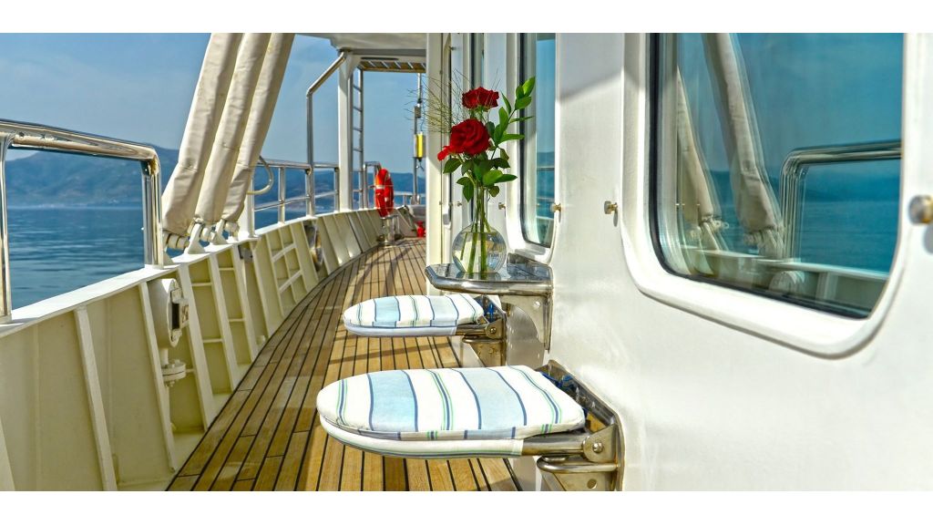 Running On Waves Yacht for Sale (023)