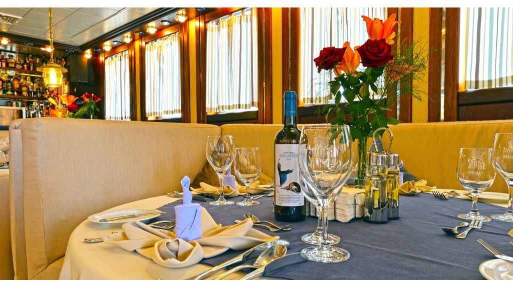 Running On Waves Yacht for Sale (025)