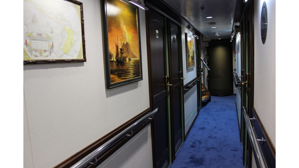 Running On Waves Yacht for Sale (029)