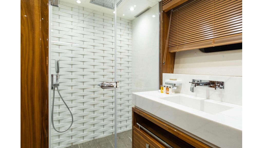 2020 Sunseeker 131 (548)