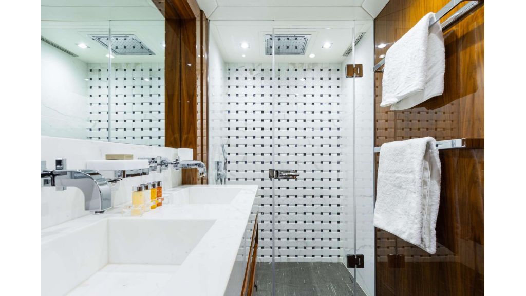 2020 Sunseeker 131 (562)