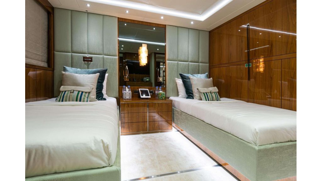 2020 Sunseeker 131 (563)