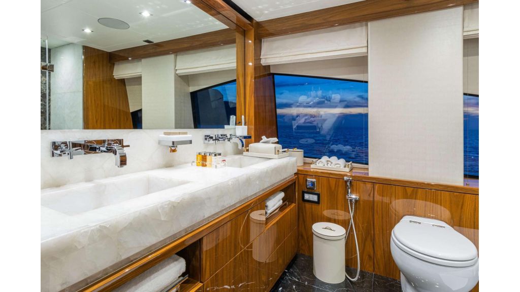 2020 Sunseeker 131 (570)