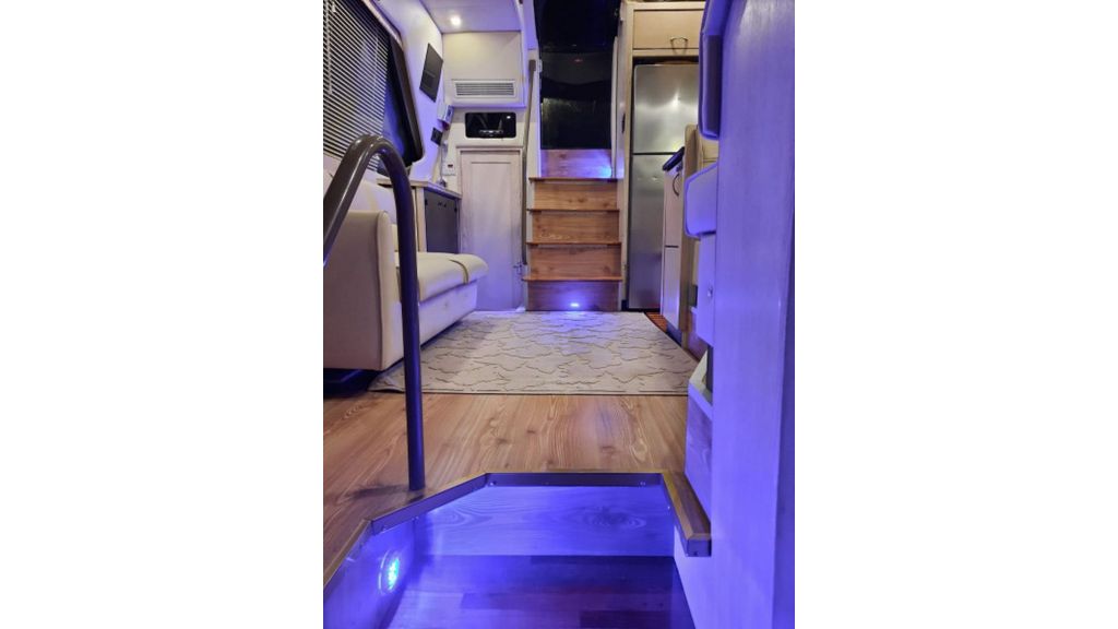 DEDA Motor Yacht (504)