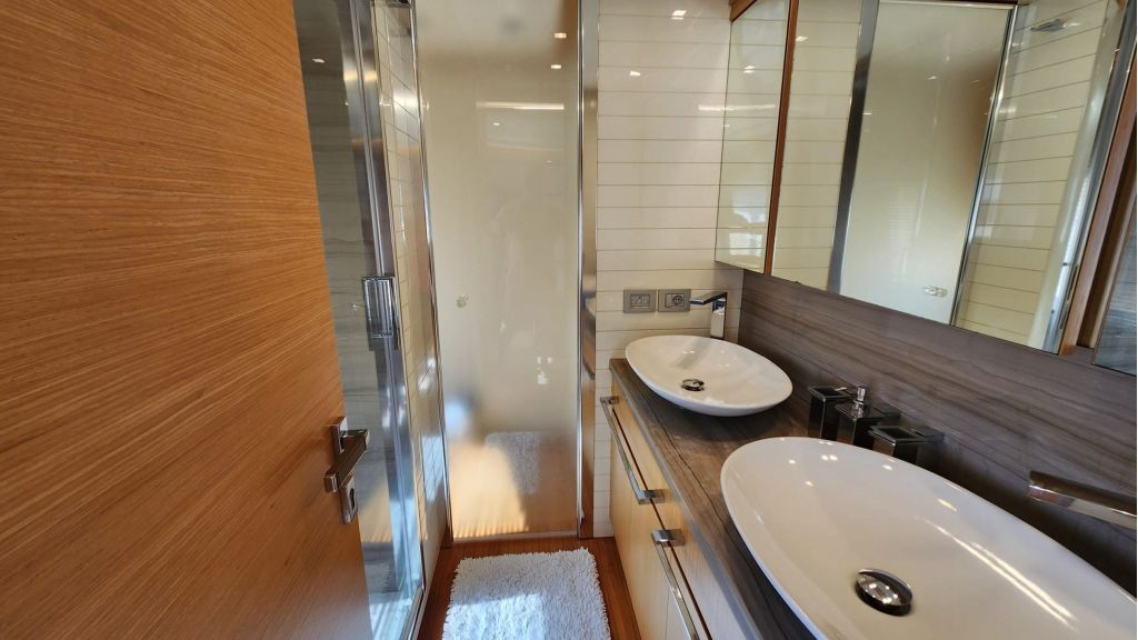 echo plus motor yacht (009)