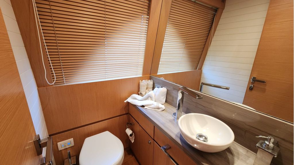 echo plus motor yacht (010)