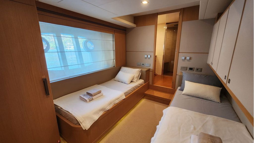 echo plus motor yacht (015)