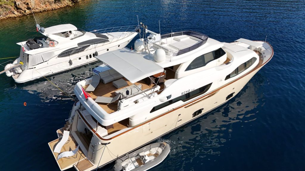 echo plus motor yacht (016)